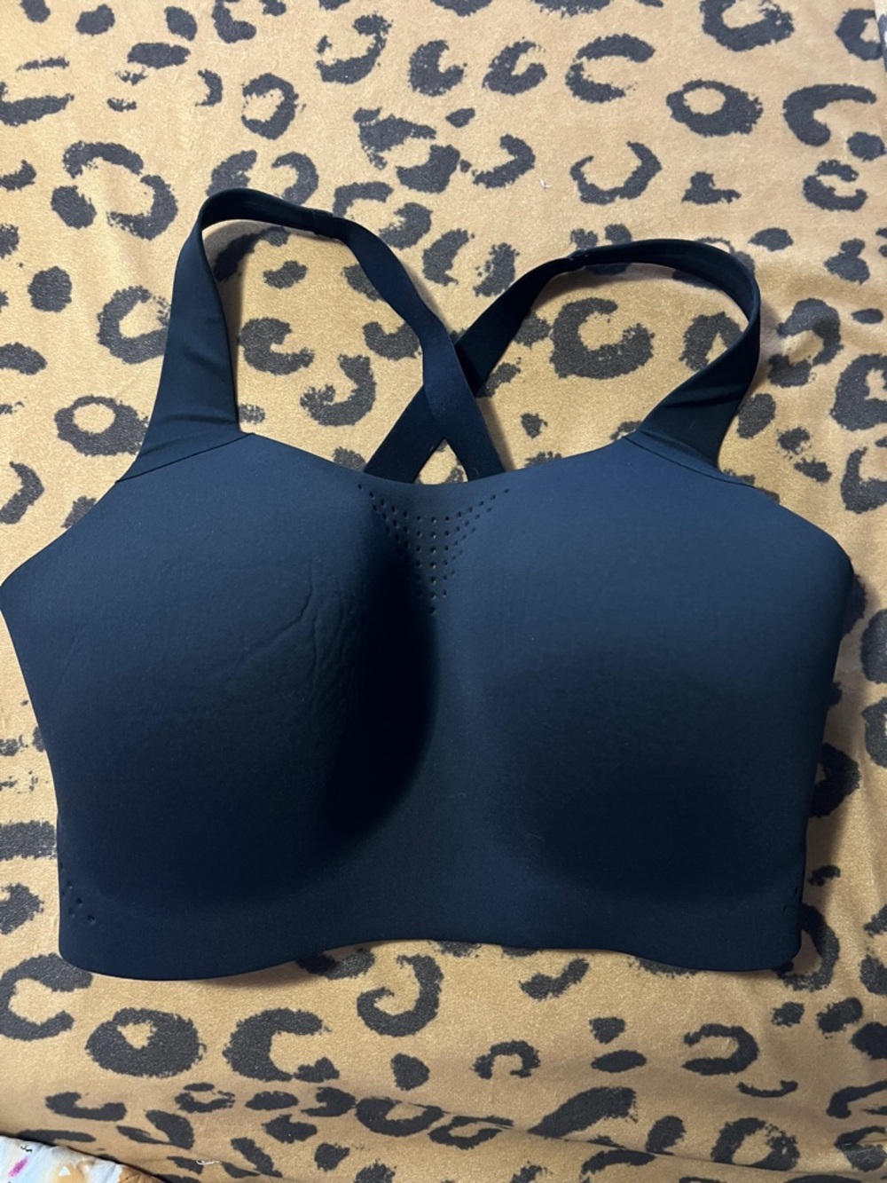Victoria’s Secret seamless Wireless Sports Bra with Crisscross Back size 3DDD